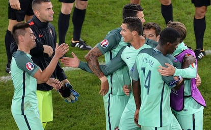 Los jugadores de Portugal celebran el pase a cuartos de final.