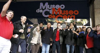 Museo de Cera staff celebrate their lottery win.