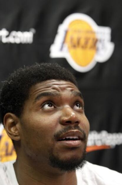 Andrew Bynum, en una rueda de prensa.