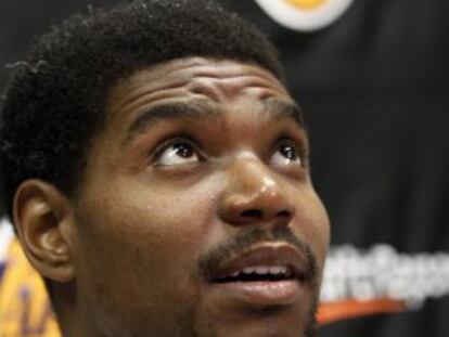 Andrew Bynum, en una rueda de prensa.