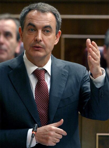 El presidente del Gobierno, José Luis Rodríguez Zapatero, en la sesión de control al Congreso de los Diputados.