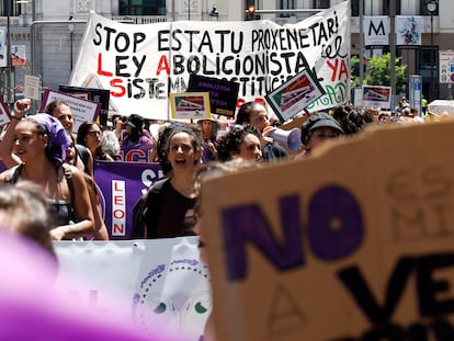 Ambiente de la manifestación contra la prostitución en Madrid este sábado.