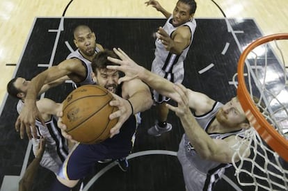 Marc Gasol, entre Ginóbili, Bonner y Duncan.