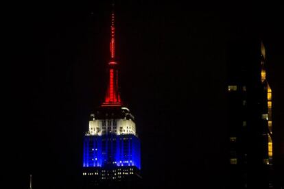 El Empire State Building, iluminado con la bandera francesa.