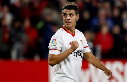 Ben Yedder celebrando un gol con la camiseta del Sevilla.