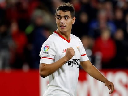 Ben Yedder celebrando un gol con la camiseta del Sevilla.