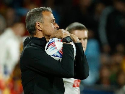 Luis Enrique, durante el España-Suiza (1-2), disputado el sábado en el estadio de La Romareda en Zaragoza.