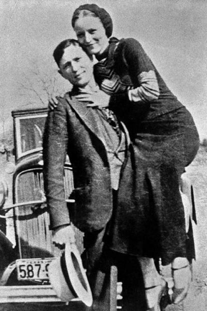 Clyde y Bonnie, en una de las imágenes que ilustran <i>Wanted lovers. Las cartas de amor de Bonnie & Clyde</i>.