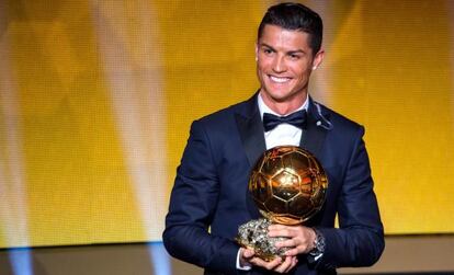 Cristiano Ronaldo, tras recibir el premio.