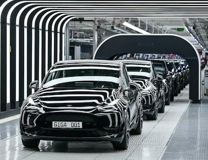 Coches del modelo Y de Tesla en la fábrica de la compañía en Gruenheide (Alemania), en una imagen de archivo.