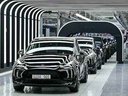 Coches del modelo Y de Tesla en la fábrica de la compañía en Gruenheide (Alemania), en una imagen de archivo.