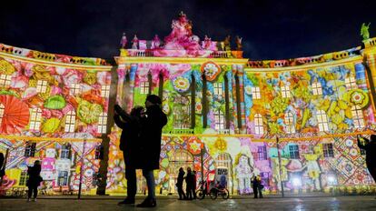 Biblioteca de la Universidad de Humboldt iluminada durante el Festival de las Luces de Berlín.