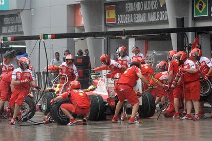 La estrategia de Ferrari ha fallado y tanto Fernando Alonso como Felipe Massa se han quedado fuera de la Q1.