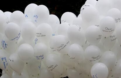 En el Bosque del Recuerdo, en el parque del Retiro, un conjunto de globos con los nombres de las víctimas rememoran a los que fallecieron en los atentados del 11 de marzo de 2004.