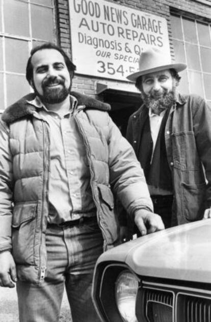 Tom Magliozzi (a la derecha) y su hermano Ray, en 1983.