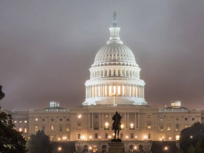 Imagen del Capitolio este martes, día de las elecciones legislativas, al amanecer.