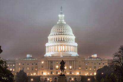 Imagen del Capitolio este martes, día de las elecciones legislativas, al amanecer.