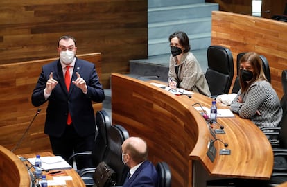 El presidente del Principado de Asturias, Adrián Barbón, en el Parlamento de la comunidad, el pasado 10 de febrero.