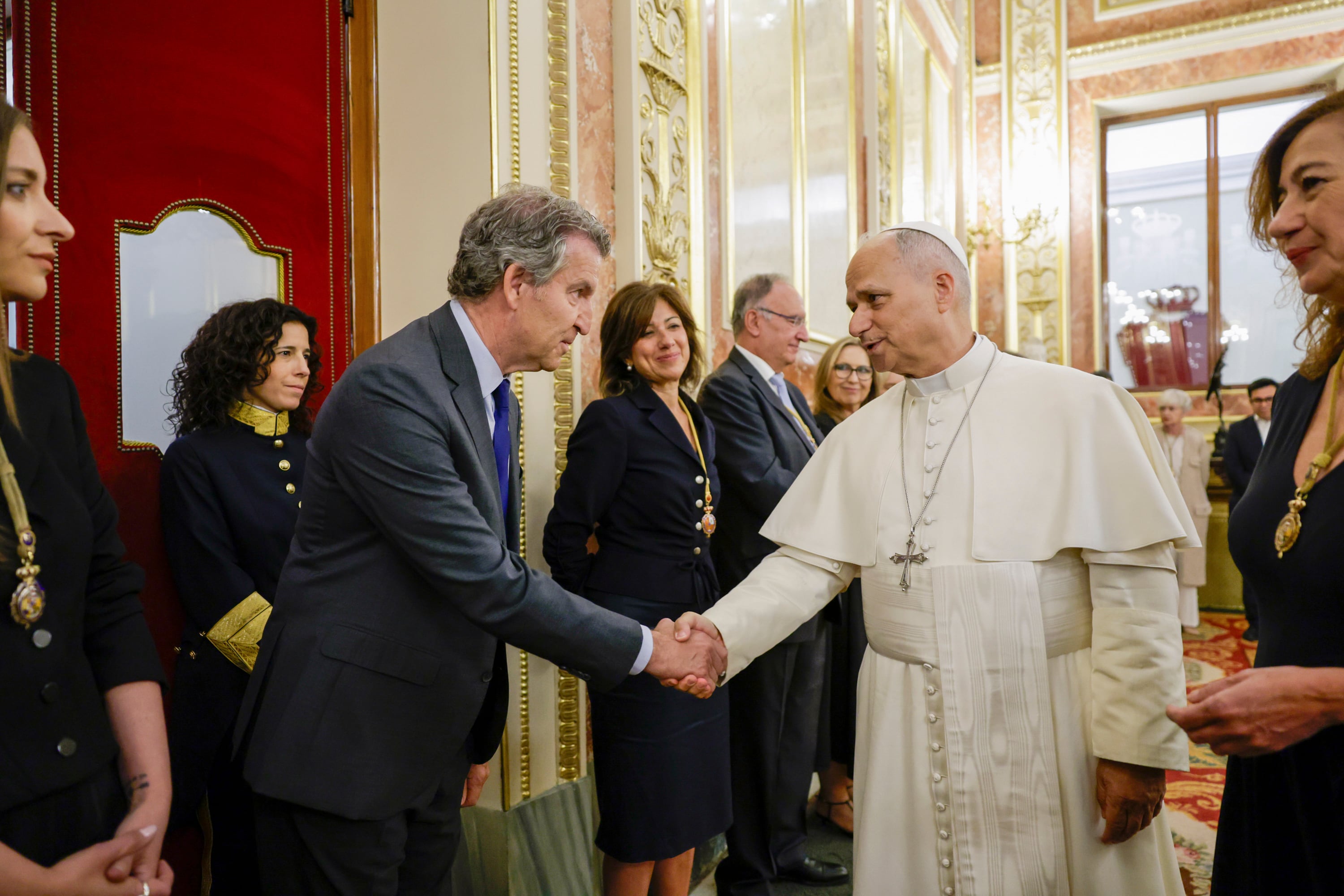 La crónica | Milagro papal en el Congreso: todos se dicen de
