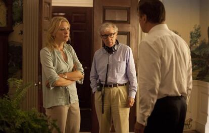 De izquierda a derecha, Cate Blanchett, Woody Allen y Alec Baldwin, en un momento del rodaje de la película 'Blue Jasmine'.