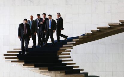 Congresistas venezolanos abandonan el Palacio de Itamaraty, tras una reunin con el canciller de Brasil, Mauro Vieira, en Brasilia.