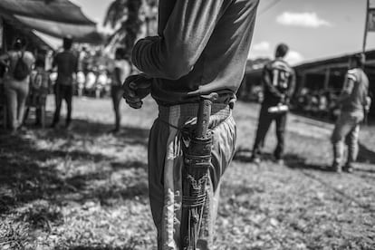 Un agricultor se ve con su machete en Vichada, Colombia el 5 de diciembre de 2017.