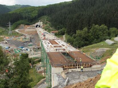 Obras de construcción del AVE vasco en Beasain.