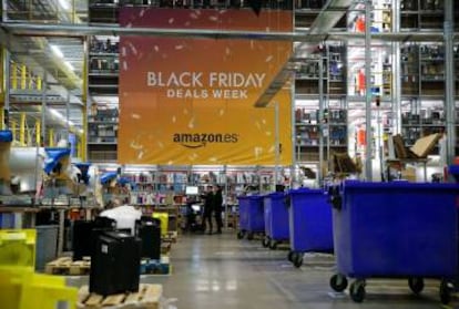 Amazon y sus 352 pedidos por minuto de 2015: el Viernes Negro del año pasado se recordará con alegría (o quizás con horror, por sus empleados) en Amazon España. La megatienda de Internet dijo haber batido todos sus récords de ventas, con 370.000 productos vendidos cuando el día no había acabado.