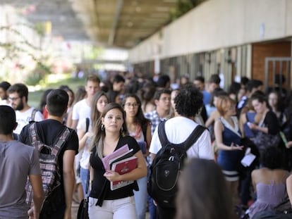 As mulheres estudam mais e continuam ganhando menos no Brasil