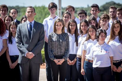 El Rey Felipe VI y la Reina Letizia mantienen un minuto de silencio por las vctimas del ataque terrorista en Niza en el Palacio de la Zarzuela.