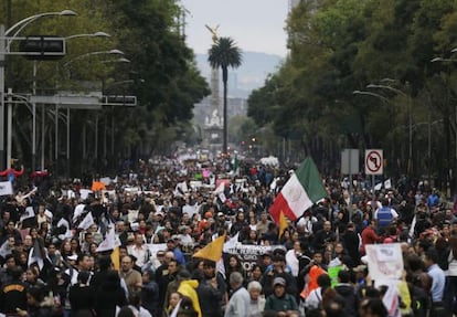 Tramo de la manifestación a su paso por la calle Reforma