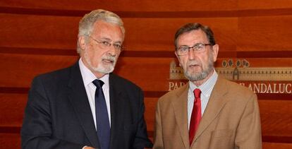 Jesús Maeztu (izquierda) y el expresidente del Parlamento Manuel Gracia.