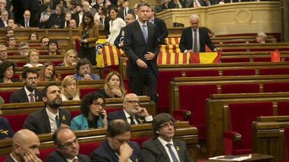 Los diputados del PP de Catalu&ntilde;a abandonan el hemiciclo del Parlament.