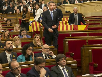 Los diputados del PP de Catalu&ntilde;a abandonan el hemiciclo del Parlament.