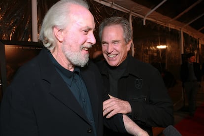 Robert Towne and Warren Beatty at the premiere of 'Ask the Wind'.