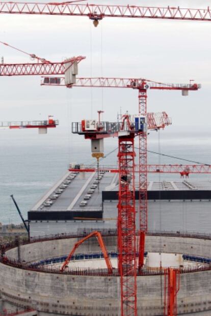 Obras de construcción de la nueva central nuclear de Flamanville.