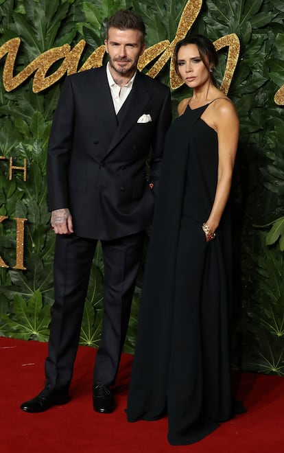 David Beckham y Victoria Beckham, con vestido de su propia firma.