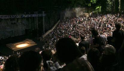 El anfiteatre del Grec, momentos antes de comenzar la primera representaci&oacute;n de &#039;Les bruixes de Salem&#039;.