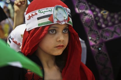 Retrato de una niña palestina ataviada con la vestimenta tradicional en la conmemoración del Día de la Nakba, que designa el éxodo palestino durante la guerra árabe-israelí.