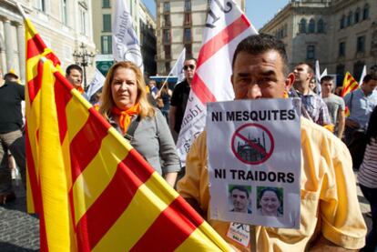 Protesta de seguidores del líder de Plataforma per Catalunya, Josep Anglada, el pasado octubre en Barcelona.