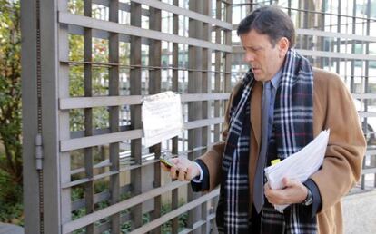 Eufemiano Fuentes arrives at court in Madrid on Wednesday morning.