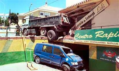 El camión siniestrado ayer en Rincón.