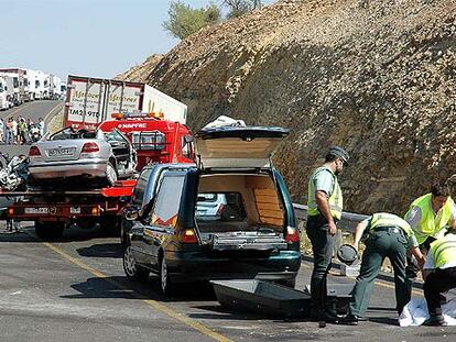 Lugar del accidente en el que ayer fallecieron tres personas en Sarrión (Teruel).