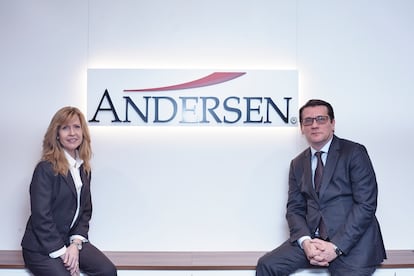 En la foto, Iolanda Latorre, counsel de Andersen, y Juan Ignacio Alonso, socio de Andersen y director la oficina en Barcelona.