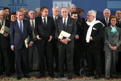 José Luis Rodríguez Zapatero, con los subsecretarios y secretarios de Estado durante el 23-F.