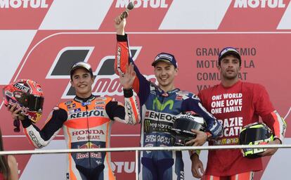 Victoria del piloto español Jorge Lorenzo, que se ha despedido de Yamaha, antes de correr para Ducati la próxima temporada, por delante de su compatriota Marc Márquez (Repsol Honda) y del italiano Andrea Iannone (Ducati).