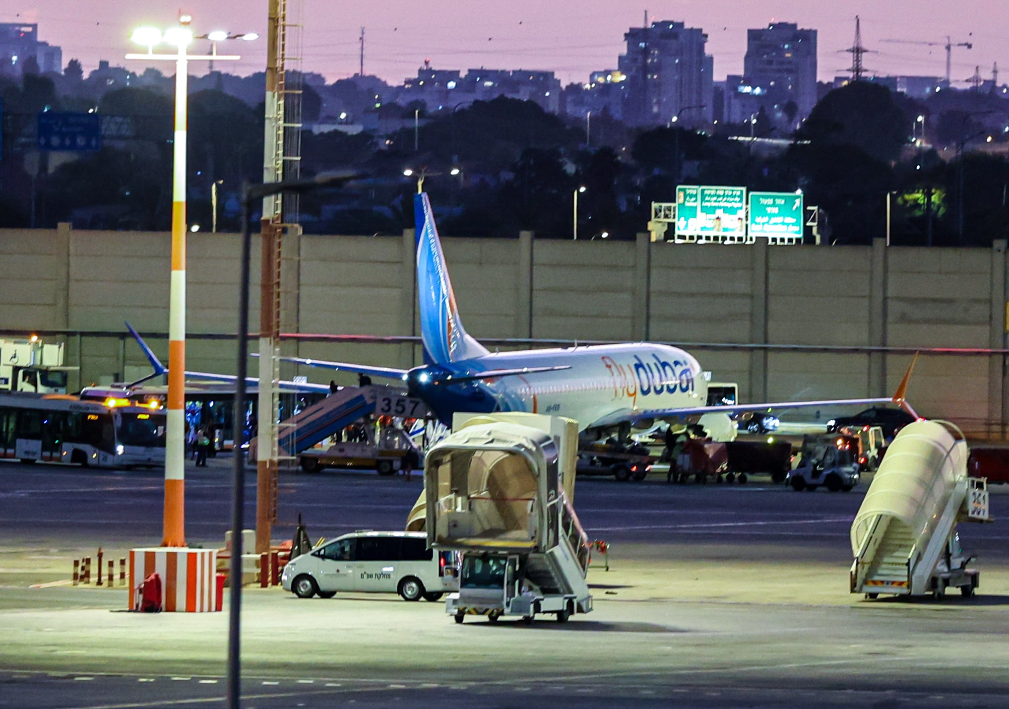 El piloto apuñalado en el vuelo de Flydubai entre Dubái y Tel Aviv: “Me dije que la puerta estaba ahí, que solo tenía que abrirla”