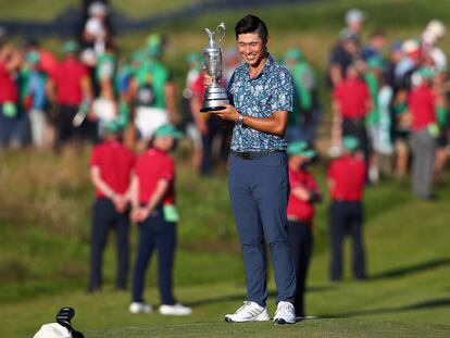 Morikawa con el trofeo del Open Británico.