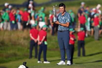 Morikawa con el trofeo del Open Británico.