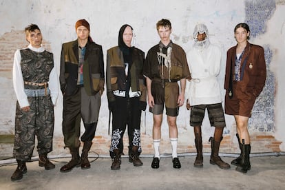 'Backstage' del desfile de Children of the Discordance, del japonés Hideaki Shikama, el 17 de junio de 2025 en Pitti Uomo.